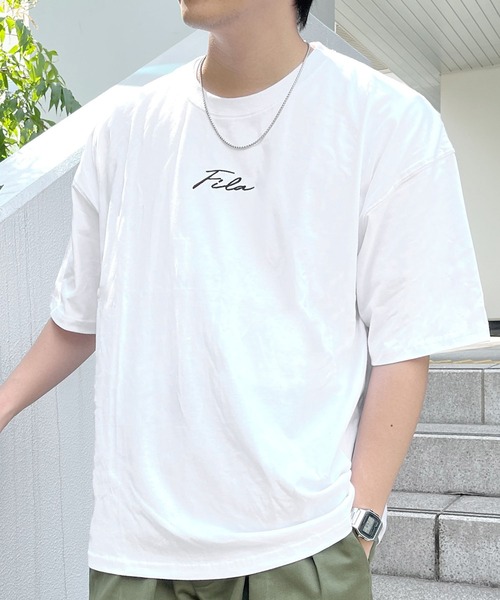 FILA（フィラ）の「【FILA/フィラ】WEB限定 別注 ビックシルエット 綿100% 半袖 Tシャツ（Tシャツ/カットソー・メンズ・ベージュ/ホワイト/ブラック/ブラック系その他2/ブラック系その他3/ブラック系その他/ホワイト系その他/ホワイト系その他2/グレー系その他/グレイッシュベージュ/ベージュ系その他/ホワイト系その他3/ダークグリーン/チャコール/ホワイト系・M/L/LL）」の2枚目の写真