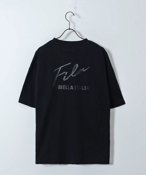 FILA（フィラ）の「【FILA/フィラ】WEB限定 別注 ビックシルエット 綿100% 半袖 Tシャツ（Tシャツ/カットソー・メンズ・ベージュ/ホワイト/ブラック/ブラック系その他2/ブラック系その他3/ブラック系その他/ホワイト系その他/ホワイト系その他2/グレー系その他/グレイッシュベージュ/ベージュ系その他/ホワイト系その他3/ダークグリーン/チャコール/ホワイト系・M/L/LL）」の9枚目の写真