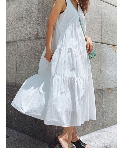 EVRIS（エヴリス）の「ティアードマキシワンピース（ワンピース・レディース・ホワイト/ブラック/パープル/ベージュ・FREE）」の2枚目の写真