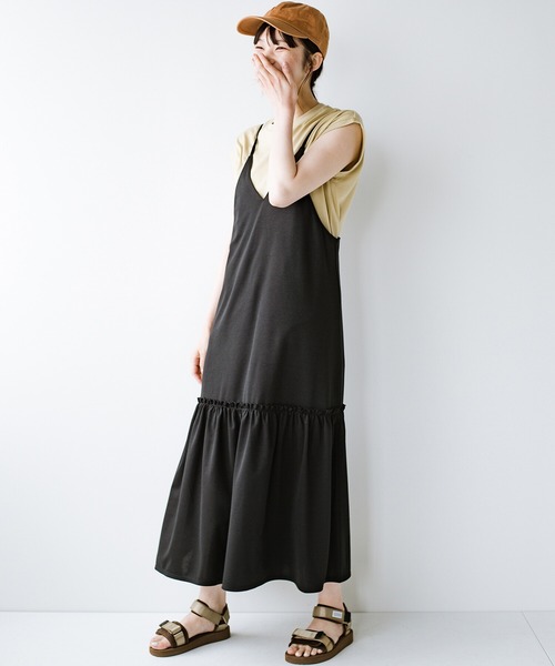 haco!(ハコ)の「シンプルTシャツに重ねるだけで楽してかわいくなれちゃう! カットソーの裾ひらりキャミワンピース(ワンピース・レディース・ブラック/ブラウン・SMALL/MEDIUM/X-LARGE/LARGE)」の3枚目の写真
