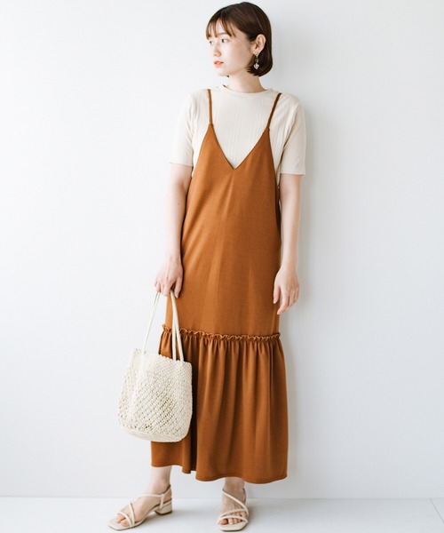 haco!(ハコ)の「シンプルTシャツに重ねるだけで楽してかわいくなれちゃう! カットソーの裾ひらりキャミワンピース(ワンピース・レディース・ブラック/ブラウン・SMALL/MEDIUM/X-LARGE/LARGE)」の4枚目の写真