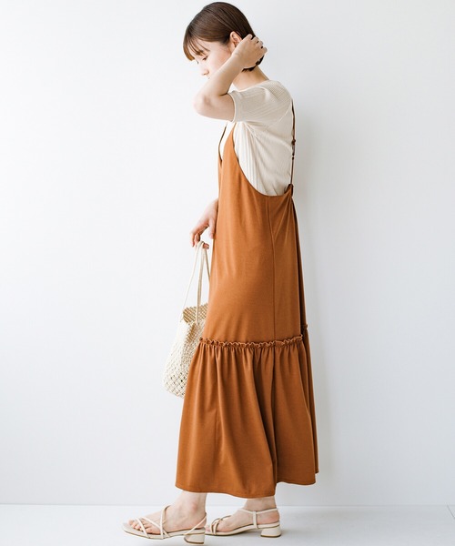 haco!(ハコ)の「シンプルTシャツに重ねるだけで楽してかわいくなれちゃう! カットソーの裾ひらりキャミワンピース(ワンピース・レディース・ブラック/ブラウン・SMALL/MEDIUM/X-LARGE/LARGE)」の8枚目の写真