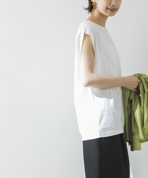 URBAN RESEARCH(アーバンリサーチ)の「ペルビアンコットンノースリーブカットソー(Tシャツ/カットソー・レディース・キャメル/ブラック/ホワイト/グレー系その他・FREE)」の12枚目の写真