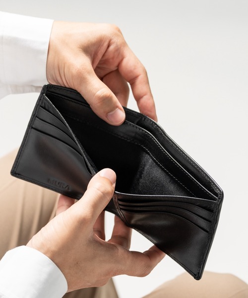 MURA(ムラ)の「やぎ革レザー 隠しポケット付 スリム 二つ折り財布 お札入れ(札入れ/マネークリップ・メンズ・ブラック/ブラウン・FREE)」の8枚目の写真