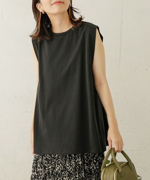 URBAN RESEARCH DOORS（アーバンリサーチドアーズ）の「タックショルダーカットソー（Tシャツ/カットソー・レディース・ブラック/ブラウン系その他/ベージュ系その他・ONE）」の2枚目の写真