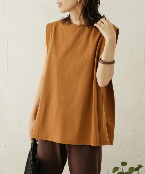 URBAN RESEARCH DOORS（アーバンリサーチドアーズ）の「タックショルダーカットソー（Tシャツ/カットソー・レディース・ブラック/ブラウン系その他/ベージュ系その他・ONE）」の4枚目の写真