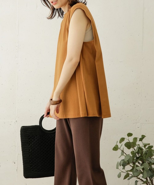 URBAN RESEARCH DOORS（アーバンリサーチドアーズ）の「タックショルダーカットソー（Tシャツ/カットソー・レディース・ブラック/ブラウン系その他/ベージュ系その他・ONE）」の8枚目の写真