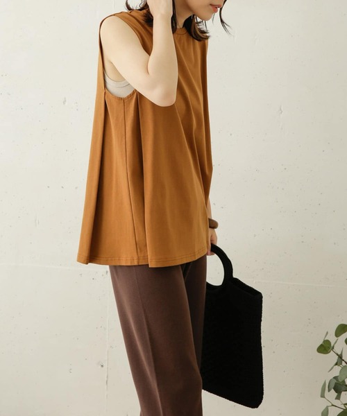 URBAN RESEARCH DOORS（アーバンリサーチドアーズ）の「タックショルダーカットソー（Tシャツ/カットソー・レディース・ブラック/ブラウン系その他/ベージュ系その他・ONE）」の9枚目の写真