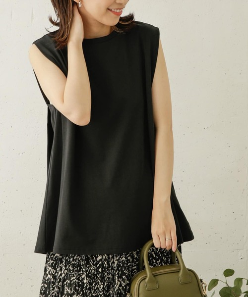 URBAN RESEARCH DOORS（アーバンリサーチドアーズ）の「タックショルダーカットソー（Tシャツ/カットソー・レディース・ブラック/ブラウン系その他/ベージュ系その他・ONE）」の19枚目の写真