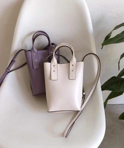 MIAN （ミアン）の「NEMESIA / 2wayミニポシェット（ショルダーバッグ・レディース・ブラック/グレイッシュベージュ/ボルドー/カーキ/ブラウン/アイボリー/ラベンダー/グリーン・FREE）」の2枚目の写真