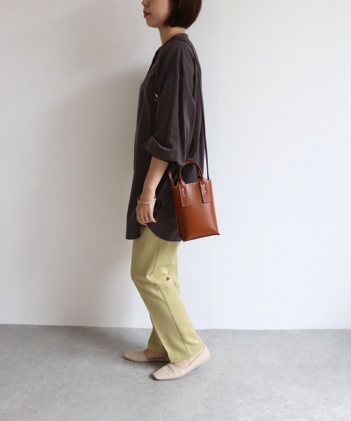 MIAN （ミアン）の「NEMESIA / 2wayミニポシェット（ショルダーバッグ・レディース・ブラック/グレイッシュベージュ/ボルドー/カーキ/ブラウン/アイボリー/ラベンダー/グリーン・FREE）」の9枚目の写真