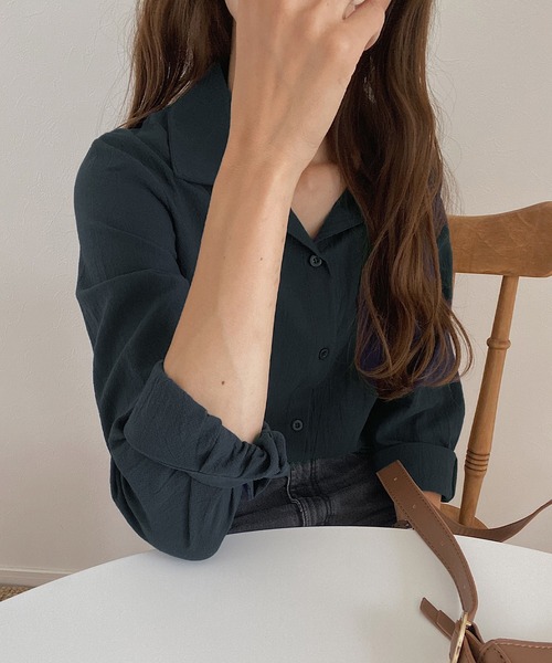 LAUIR(ラウアー)の「シンプルカラー長袖コットンシャツ(シャツ/ブラウス・レディース・ホワイト/グレイッシュベージュ/ブルー/モカ/テラコッタ/ネイビー/グリーン系その他/ブラック/チャコール/アイボリー・LARGE/MEDIUM/X-LARGE)」の11枚目の写真