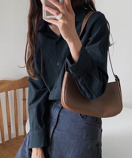 LAUIR(ラウアー)の「シンプルカラー長袖コットンシャツ(シャツ/ブラウス・レディース・ホワイト/グレイッシュベージュ/ブルー/モカ/テラコッタ/ネイビー/グリーン系その他/ブラック/チャコール/アイボリー・LARGE/MEDIUM/X-LARGE)」の12枚目の写真