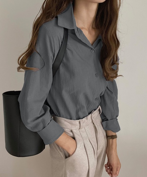 LAUIR(ラウアー)の「シンプルカラー長袖コットンシャツ(シャツ/ブラウス・レディース・ホワイト/グレイッシュベージュ/ブルー/モカ/テラコッタ/ネイビー/グリーン系その他/ブラック/チャコール/アイボリー・LARGE/MEDIUM/X-LARGE)」の13枚目の写真