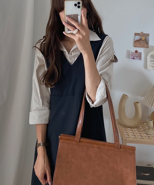 LAUIR(ラウアー)の「シンプルカラー長袖コットンシャツ(シャツ/ブラウス・レディース・ホワイト/グレイッシュベージュ/ブルー/モカ/テラコッタ/ネイビー/グリーン系その他/ブラック/チャコール/アイボリー・LARGE/MEDIUM/X-LARGE)」の18枚目の写真