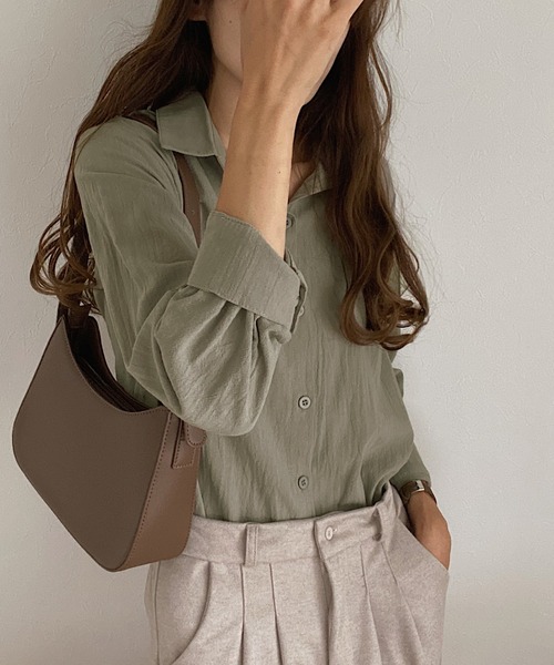 LAUIR(ラウアー)の「シンプルカラー長袖コットンシャツ(シャツ/ブラウス・レディース・ホワイト/グレイッシュベージュ/ブルー/モカ/テラコッタ/ネイビー/グリーン系その他/ブラック/チャコール/アイボリー・LARGE/MEDIUM/X-LARGE)」の22枚目の写真