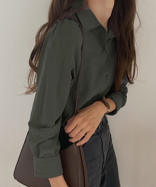 LAUIR(ラウアー)の「シンプルカラー長袖コットンシャツ(シャツ/ブラウス・レディース・ホワイト/グレイッシュベージュ/ブルー/モカ/テラコッタ/ネイビー/グリーン系その他/ブラック/チャコール/アイボリー・LARGE/MEDIUM/X-LARGE)」の19枚目の写真