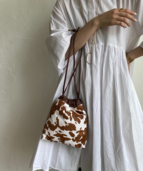 CAPRICIEUX LE'MAGE(カプリシューレマージュ)の「カウレザードロストバッグ(ショルダーバッグ・レディース・ブラウン/ピンク・ONE SIZE)」の2枚目の写真