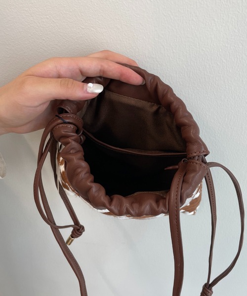 CAPRICIEUX LE'MAGE(カプリシューレマージュ)の「カウレザードロストバッグ(ショルダーバッグ・レディース・ブラウン/ピンク・ONE SIZE)」の5枚目の写真