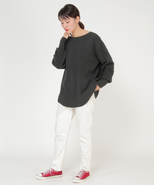 LBC(エルビーシー)の「変形ワッフルネックスリットプルオーバー(ニット/セーター・レディース・ホワイト/チャコールグレー/ブラウン・M)」の12枚目の写真