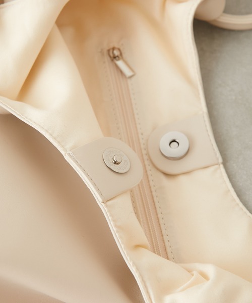 Chico（チコ）の「【新色追加】3wayリングショッパーバック（ハンドバッグ・レディース・アイボリー/ブラック/カーキ/ベージュ/ブラウン系その他2・FREE）」の17枚目の写真