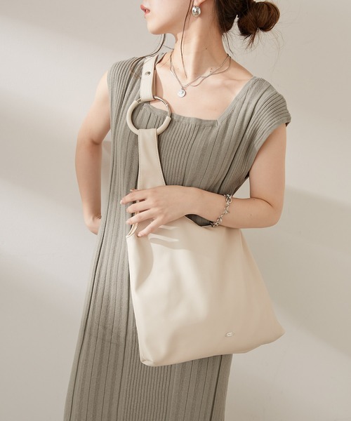 Chico（チコ）の「【新色追加】3wayリングショッパーバック（ハンドバッグ・レディース・アイボリー/ブラック/カーキ/ベージュ/ブラウン系その他2・FREE）」の22枚目の写真