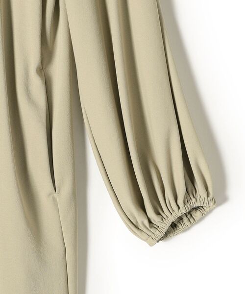 SHIPS Days(シップスデイズ)の「SHIPS Days:ロングスリーブギャザーワンピース(ワンピース・レディース・ダークグレー/ベージュ・ONE SIZE)」の6枚目の写真