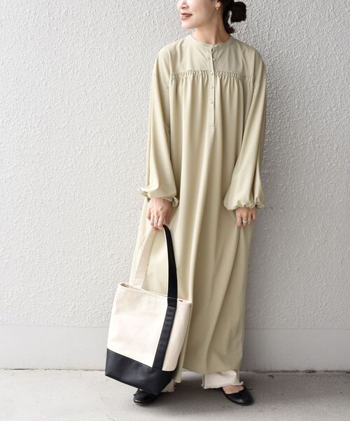 SHIPS Days(シップスデイズ)の「SHIPS Days:ロングスリーブギャザーワンピース(ワンピース・レディース・ダークグレー/ベージュ・ONE SIZE)」の16枚目の写真