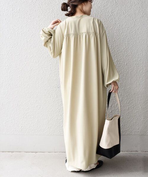 SHIPS Days(シップスデイズ)の「SHIPS Days:ロングスリーブギャザーワンピース(ワンピース・レディース・ダークグレー/ベージュ・ONE SIZE)」の18枚目の写真