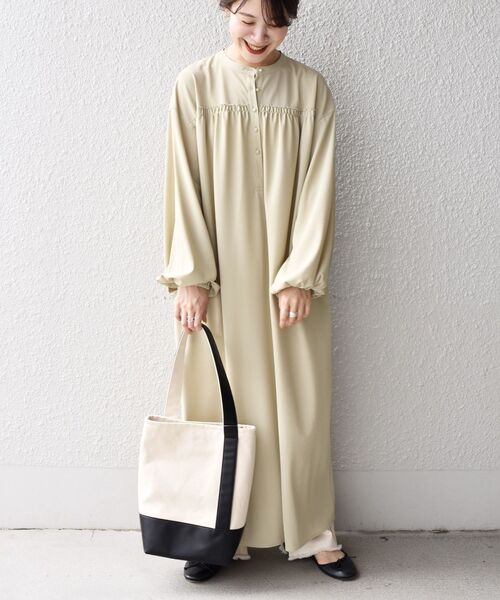 SHIPS Days(シップスデイズ)の「SHIPS Days:ロングスリーブギャザーワンピース(ワンピース・レディース・ダークグレー/ベージュ・ONE SIZE)」の20枚目の写真