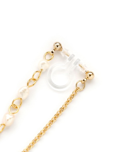 colleca la(コレカラ)の「ノンホール・3連淡水パール×ループチェーン樹脂イヤリング〈金属アレルギー対応〉(イヤリング・レディース・シルバー/ゴールド・フリ-)」の6枚目の写真