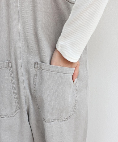 andme（アンドミー）の「コットンツイルダブルポケットワイドサロペット（サロペット/オーバーオール・レディース・グレー/ブラック/オフホワイト/ケミカルウォッシュ/カーキ/サックスブルー・M/L）」の19枚目の写真