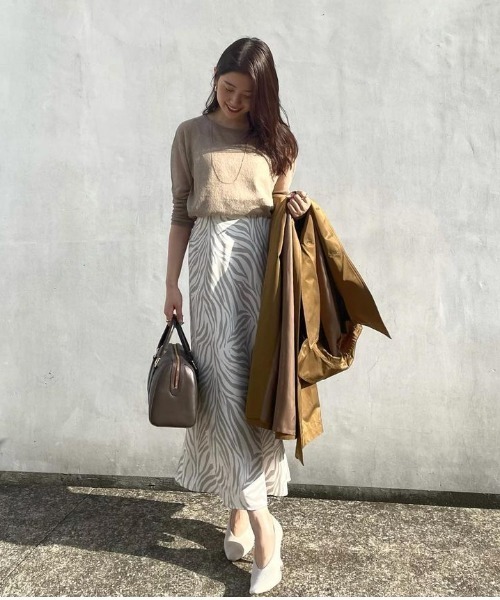 anuans(アニュアンス)の「スクエアトゥパンプス(パンプス・レディース・アイボリー/ブラック・SMALL/MEDIUM/LARGE)」の5枚目の写真