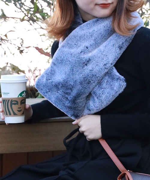 Right-on（ライトオン）の「ニット切り替ティペット（ネックウォーマー/スヌード・レディース・ベージュ/ダークグレー・ONE SIZE）」の10枚目の写真