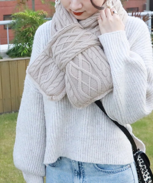 Right-on（ライトオン）の「ニット切り替ティペット（ネックウォーマー/スヌード・レディース・ベージュ/ダークグレー・ONE SIZE）」の11枚目の写真