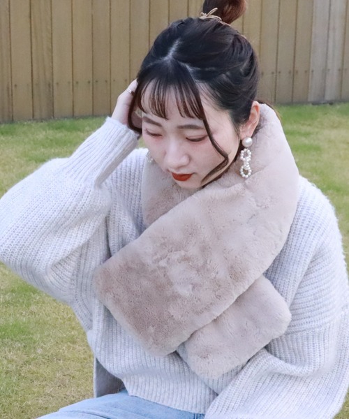 Right-on（ライトオン）の「ニット切り替ティペット（ネックウォーマー/スヌード・レディース・ベージュ/ダークグレー・ONE SIZE）」の13枚目の写真