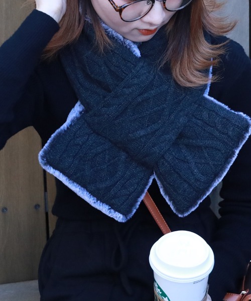 Right-on（ライトオン）の「ニット切り替ティペット（ネックウォーマー/スヌード・レディース・ベージュ/ダークグレー・ONE SIZE）」の9枚目の写真