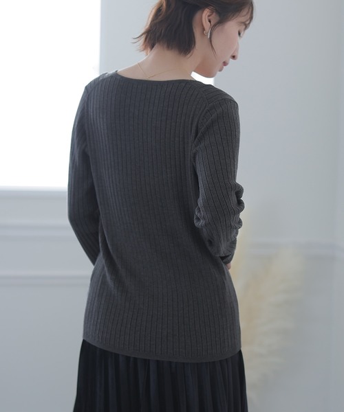 ElegChic(エレグシック)の「Vネックリブニット(ニット/セーター・レディース・ブラック/ダークグリーン/ボルドー/杢グレー/グレイッシュベージュ/オフホワイト・MEDIUM/X-LARGE/XXX-LARGE)」の9枚目の写真