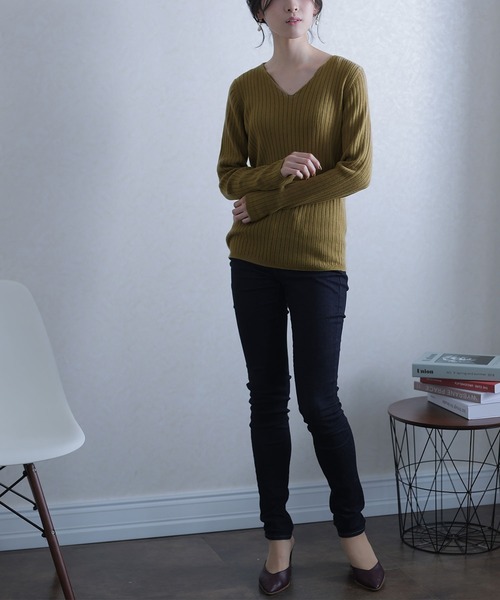 ElegChic(エレグシック)の「Vネックリブニット(ニット/セーター・レディース・ブラック/ダークグリーン/ボルドー/杢グレー/グレイッシュベージュ/オフホワイト・MEDIUM/X-LARGE/XXX-LARGE)」の14枚目の写真