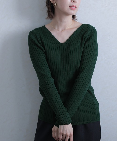 ElegChic(エレグシック)の「Vネックリブニット(ニット/セーター・レディース・ブラック/ダークグリーン/ボルドー/杢グレー/グレイッシュベージュ/オフホワイト・MEDIUM/X-LARGE/XXX-LARGE)」の15枚目の写真