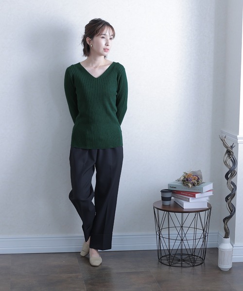 ElegChic(エレグシック)の「Vネックリブニット(ニット/セーター・レディース・ブラック/ダークグリーン/ボルドー/杢グレー/グレイッシュベージュ/オフホワイト・MEDIUM/X-LARGE/XXX-LARGE)」の18枚目の写真