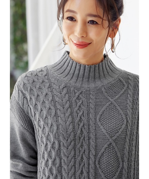 STYLE DELI（スタイルデリ）の「背面切替ケーブル編みニットワンピースB（ワンピース・レディース・グレー/ブラウン系・01/02）」の18枚目の写真