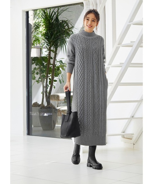 STYLE DELI（スタイルデリ）の「背面切替ケーブル編みニットワンピースB（ワンピース・レディース・グレー/ブラウン系・01/02）」の14枚目の写真