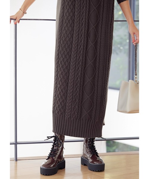 STYLE DELI（スタイルデリ）の「背面切替ケーブル編みニットワンピースB（ワンピース・レディース・グレー/ブラウン系・01/02）」の10枚目の写真