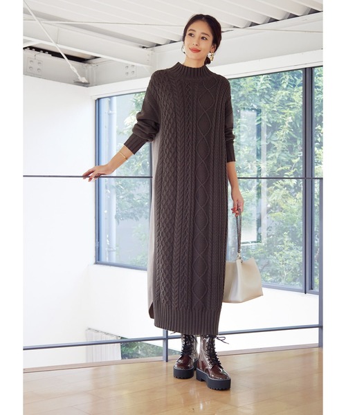STYLE DELI（スタイルデリ）の「背面切替ケーブル編みニットワンピースB（ワンピース・レディース・グレー/ブラウン系・01/02）」の11枚目の写真