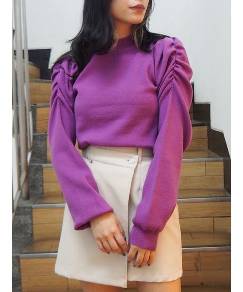 EVRIS(エヴリス)の「ショルダーギャザーボトルネックニットトップス(ニット/セーター・レディース・ブラック/パープル/アイボリー/マスタード・FREE)」の1枚目の写真