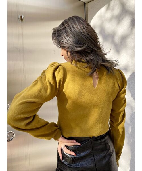 EVRIS(エヴリス)の「ショルダーギャザーボトルネックニットトップス(ニット/セーター・レディース・ブラック/パープル/アイボリー/マスタード・FREE)」の6枚目の写真