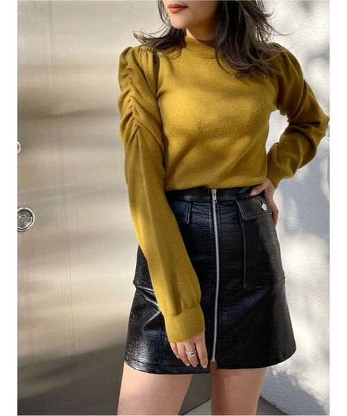 EVRIS(エヴリス)の「ショルダーギャザーボトルネックニットトップス(ニット/セーター・レディース・ブラック/パープル/アイボリー/マスタード・FREE)」の7枚目の写真