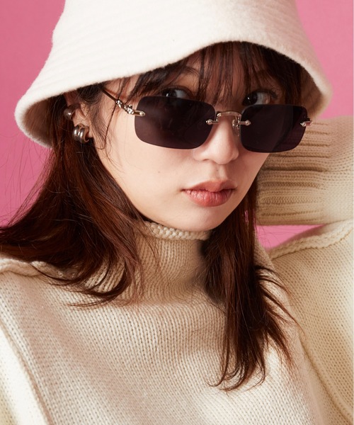 MEMENTISM（メメントイズム）の「ユニセックスデザイン カラーレンズサングラス 伊達メガネ（サングラス・レディース・G/その他7/その他13/A/M/O/Y/その他2/I/U/その他6/P/V/W/その他5/Q/その他18/その他15/F/H/N/その他14/X/D/その他4/その他3/R/B/その他11/その他12/その他10/L/J/Z/その他8/E/S/K/その他17/その他1/C/T/その他16/その他9/グリーン系1/その他30/その他32/ブラック系2/ブラック系4/ブラウン系3/ブラウン系5/ブルー系1/その他26/ブラウン系1/ブラウン系2/その他19/その他22/その他24/その他31/その他33/グレー系1/ブラック系1/ブラック系3/ブラウン系4/グリーン系2/パープル系1/その他20/その他23/その他34/その他35/その他25/その他21/パープル系2/ブラック系5/ブルー系3/ブラウン系7/ブラウン系6/ブラック系6/ブルー系2/その他29/その他28/その他27/ブラウン系9/ブラウン系8/ブラック系7/ブルー系4/ピンク系1/ブラウン系その他/ブルー系5/グリーン系3/グリーン系4/グリーン系5/グリーン系6/グレー系3/ライトブラック/グレー系2/ブルー系その他2/ブルー系その他3/パープル系3/レッド系2/レッド系3/イエロー系1/ピンク系3/レッド系1/ブラック系その他2/ピンク系2/グレー系6/グレー系4/ブラック系その他3/ブラウン系その他2/ブルー系その他/ブラック系その他/ブラウン系その他3・FREE）」の2枚目の写真