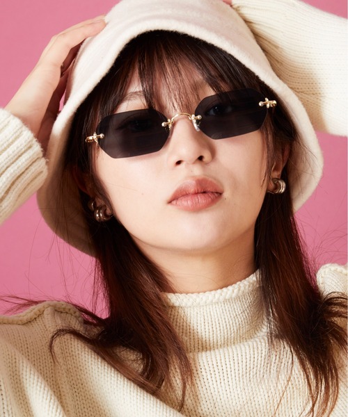 MEMENTISM（メメントイズム）の「ユニセックスデザイン カラーレンズサングラス 伊達メガネ（サングラス・レディース・G/その他7/その他13/A/M/O/Y/その他2/I/U/その他6/P/V/W/その他5/Q/その他18/その他15/F/H/N/その他14/X/D/その他4/その他3/R/B/その他11/その他12/その他10/L/J/Z/その他8/E/S/K/その他17/その他1/C/T/その他16/その他9/グリーン系1/その他30/その他32/ブラック系2/ブラック系4/ブラウン系3/ブラウン系5/ブルー系1/その他26/ブラウン系1/ブラウン系2/その他19/その他22/その他24/その他31/その他33/グレー系1/ブラック系1/ブラック系3/ブラウン系4/グリーン系2/パープル系1/その他20/その他23/その他34/その他35/その他25/その他21/パープル系2/ブラック系5/ブルー系3/ブラウン系7/ブラウン系6/ブラック系6/ブルー系2/その他29/その他28/その他27/ブラウン系9/ブラウン系8/ブラック系7/ブルー系4/ピンク系1/ブラウン系その他/ブルー系5/グリーン系3/グリーン系4/グリーン系5/グリーン系6/グレー系3/ライトブラック/グレー系2/ブルー系その他2/ブルー系その他3/パープル系3/レッド系2/レッド系3/イエロー系1/ピンク系3/レッド系1/ブラック系その他2/ピンク系2/グレー系6/グレー系4/ブラック系その他3/ブラウン系その他2/ブルー系その他/ブラック系その他/ブラウン系その他3・FREE）」の5枚目の写真